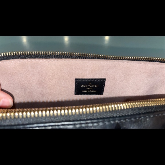 Authentic Louis Vuitton Black Cousin MM Handbag - Picture 5 of 7